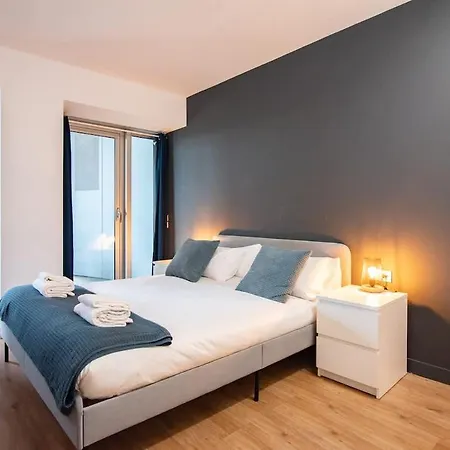 펜션 Seafront With Terrace